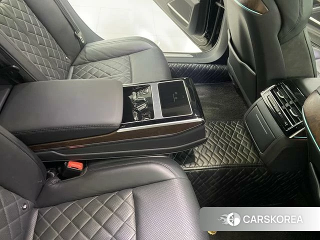 Audi A8 2022 Черный из Китая, фото 3