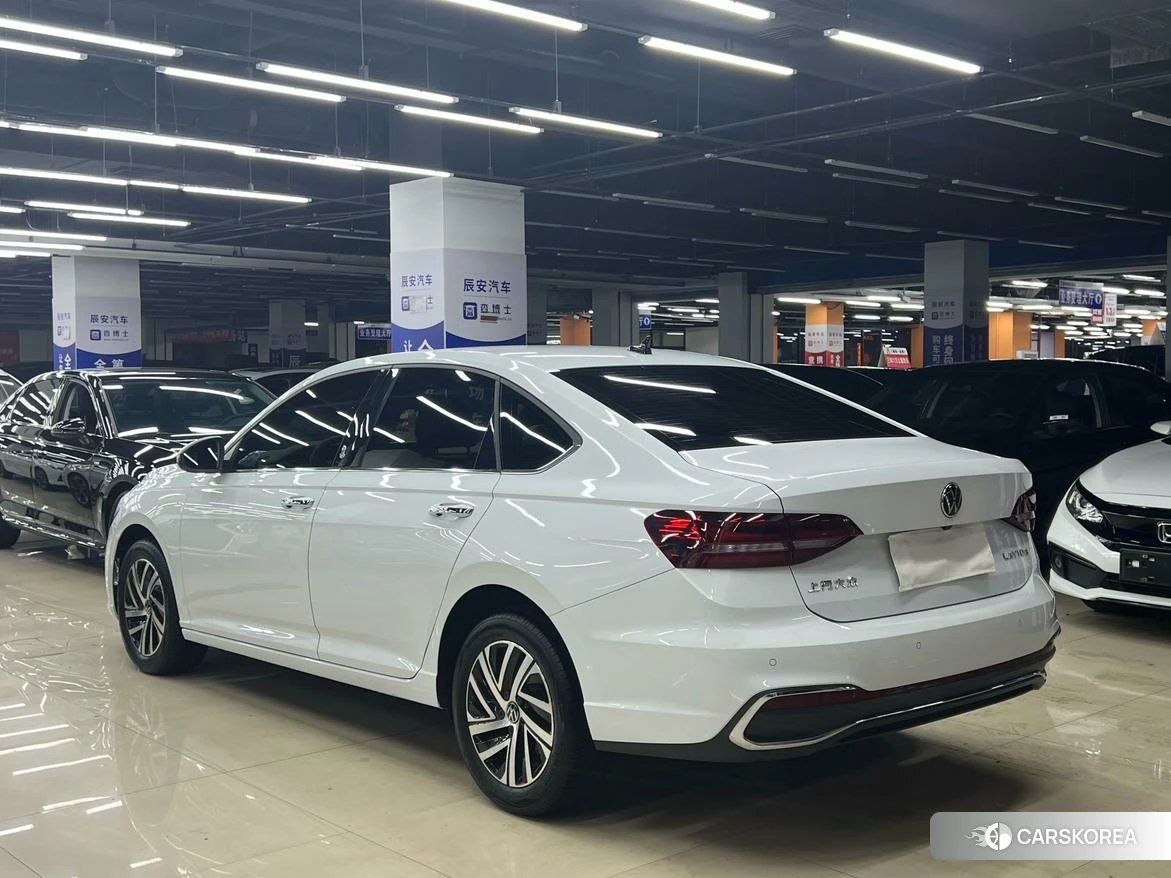 Volkswagen Lavida 2023 Белый из Китая, фото 2
