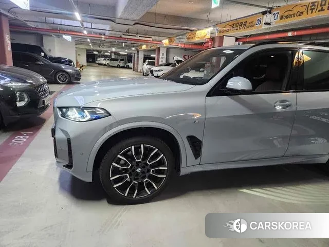 BMW X5 (G05) 2025 Светло-серебряный цвет из Кореи, фото 2