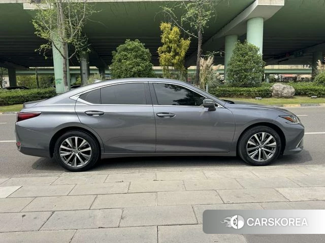 Lexus ES id 4301782 из Китая 7