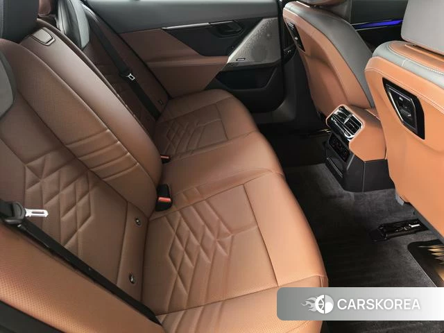 BMW i5 2025 Черный из Китая, фото 4