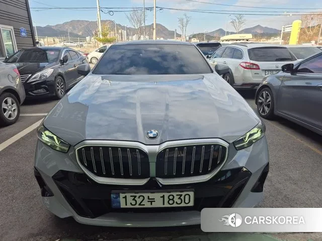 BMW 5 Series (G60) 2024 Белый из Кореи, фото 2