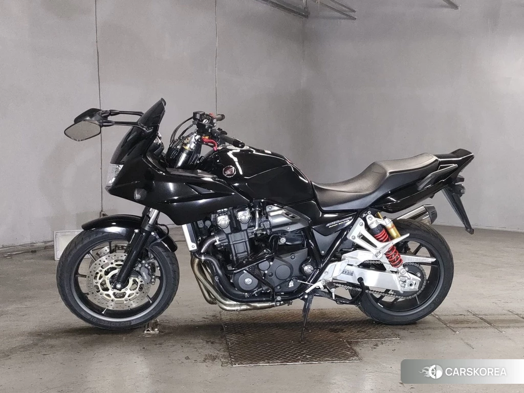 Проданный Honda CB1300SF BOLDOR 2017 из Японии, фото 2