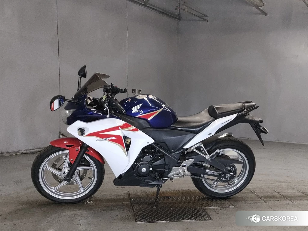 Проданный Honda CBR250R 2011 из Японии, фото 2