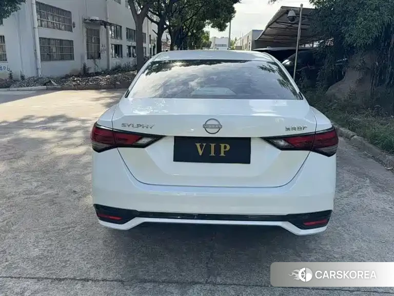 Nissan Sylphy 2023 Белый из Китая, фото 2