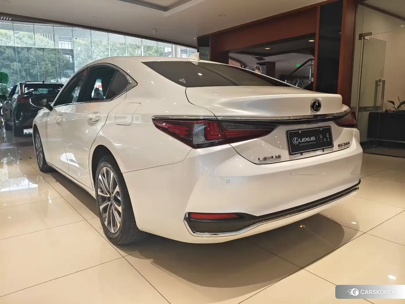 Lexus ES 2024 Белый из Китая, фото 2