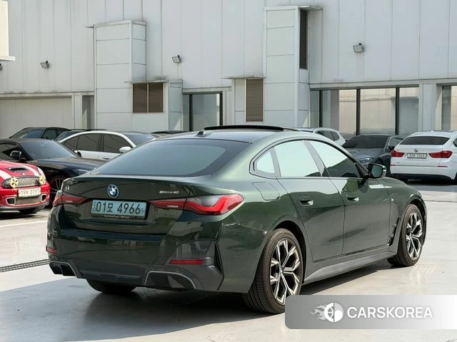 BMW i4 2022 Темно-зеленый из Кореи, фото 2