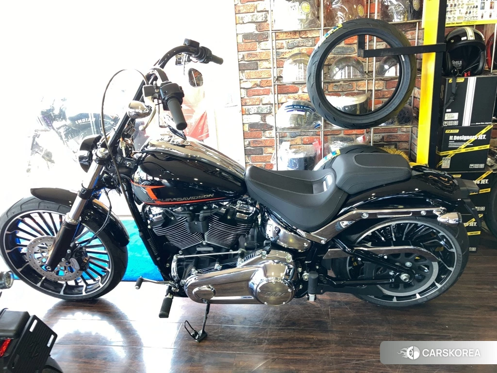 Проданный Harley-Davidson Softail Breakout FXBR1750 2023 из Японии, фото 2