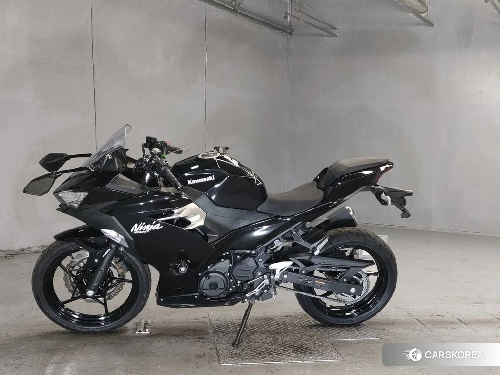 Проданный Kawasaki NINJA 400 2021 из Японии