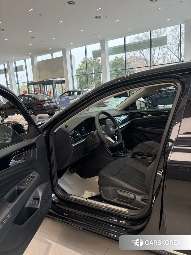 Volkswagen Passat PHEV 2026 Черный из Китая, фото 2
