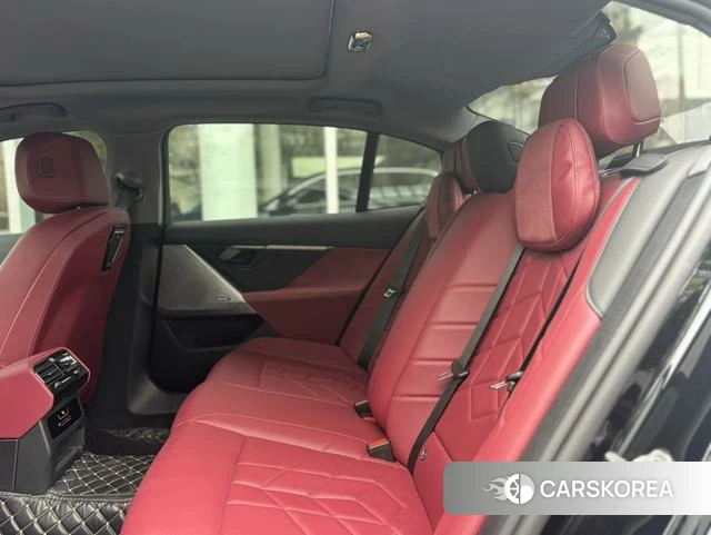 BMW 5 series 2024 Черный из Китая, фото 2