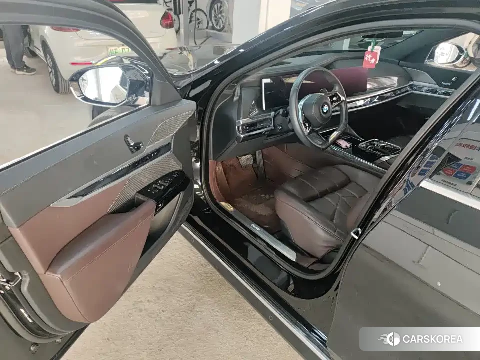 BMW 7 series 2023 Черный из Китая, фото 2