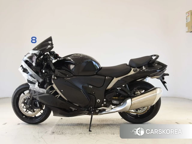 Suzuki GSX1300R HAYABUSA 2025 из Японии