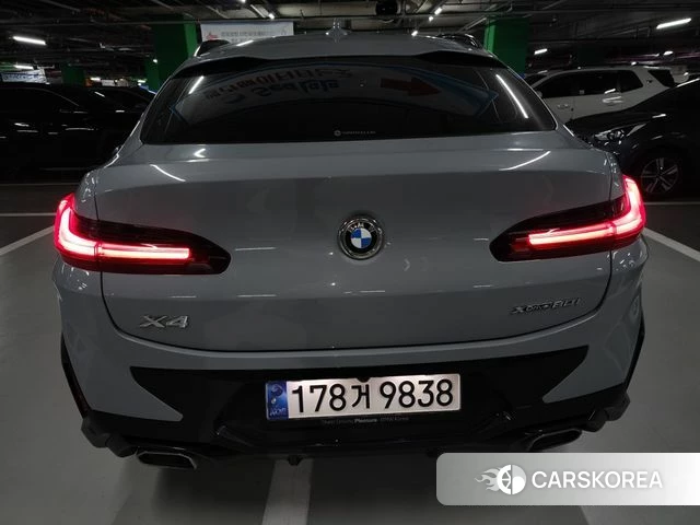 BMW X4 (G02) 2024 Светло-серебряный цвет из Кореи, фото 2