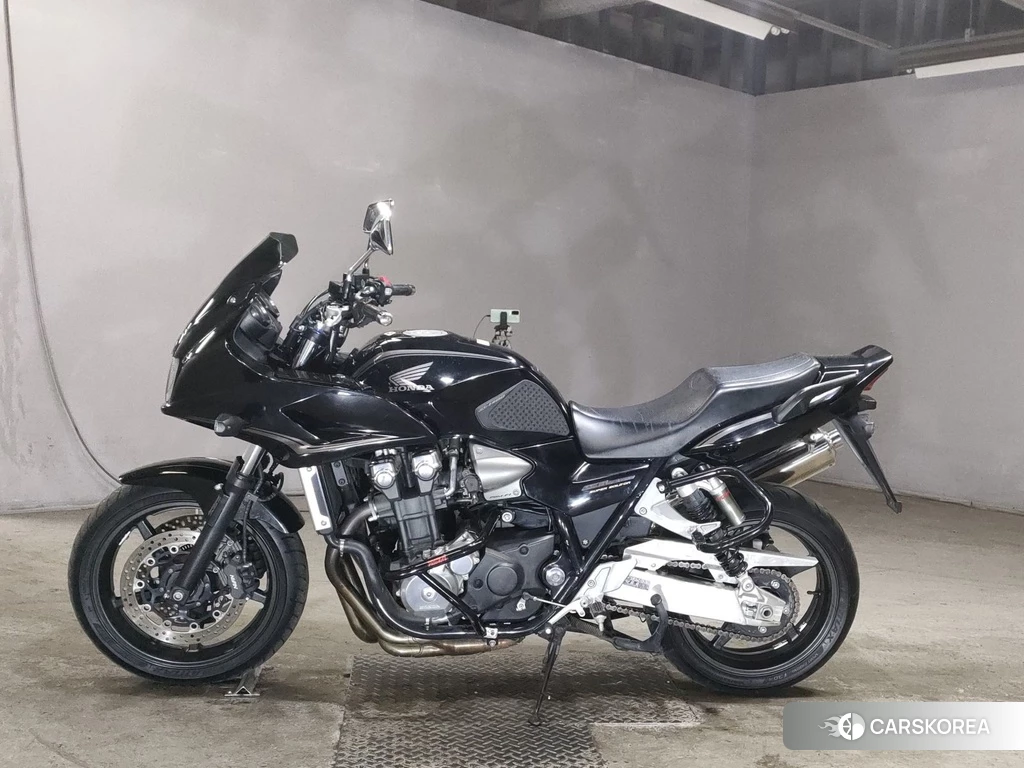 Проданный Honda CB1300SF BOLDOR 2010 из Японии, фото 2