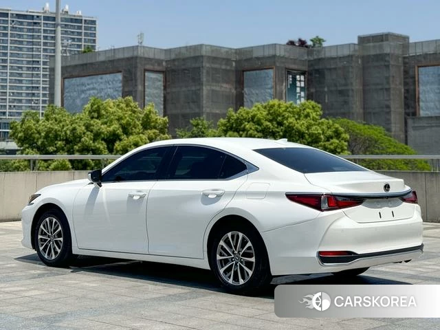 Lexus ES 2022 Белый из Китая, фото 4