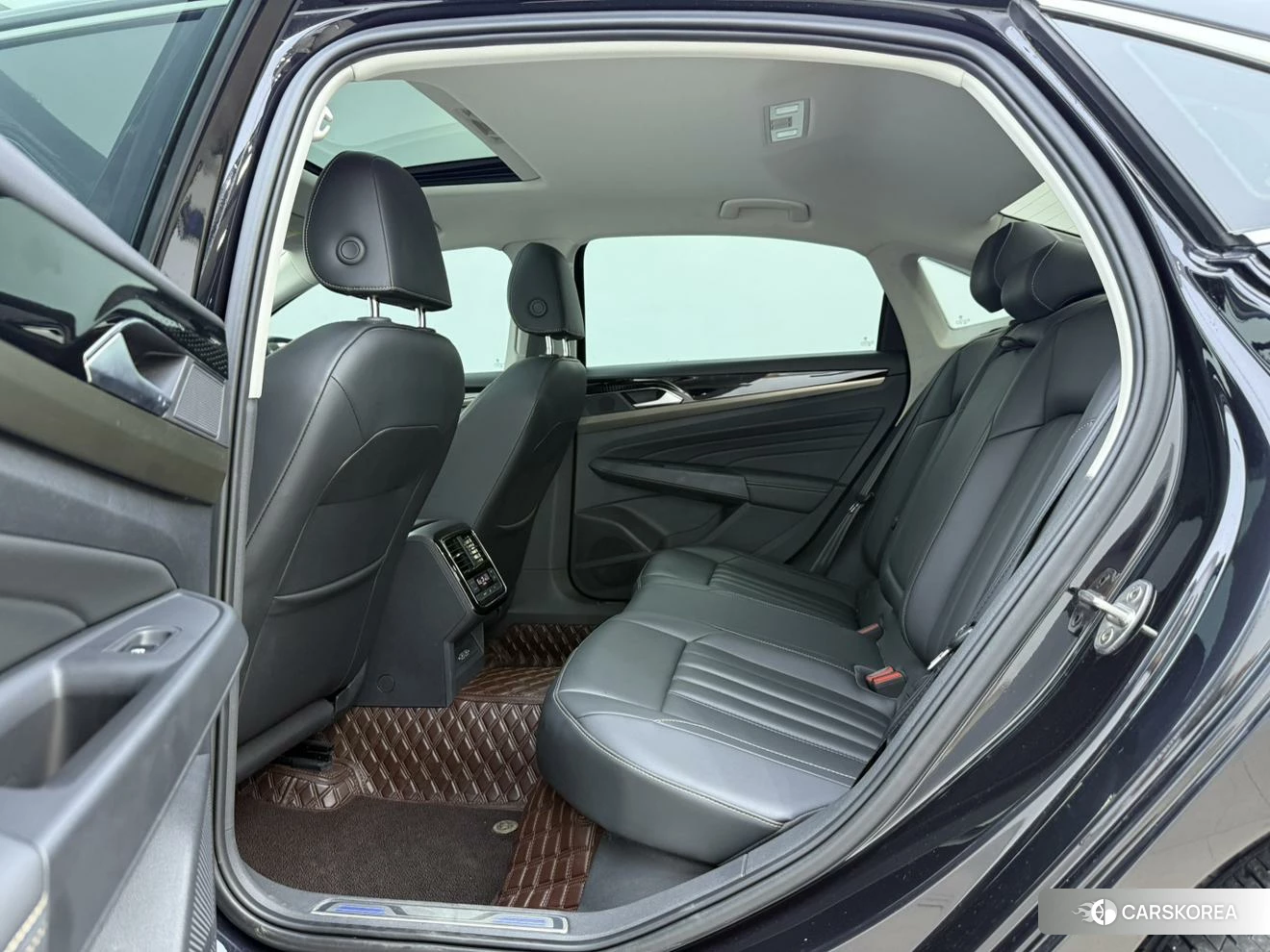 Volkswagen Passat PHEV id 4405872 из Китая 9