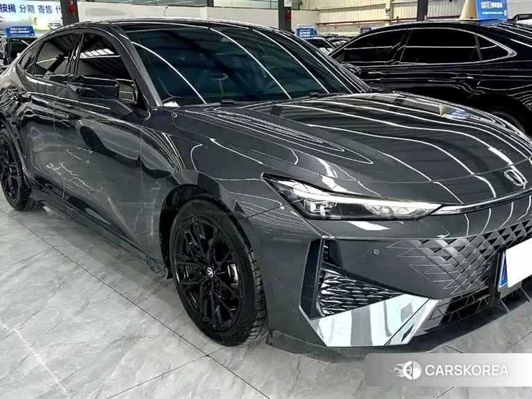 Chang'an UNI-V 2024 Silver/gray из Китая, фото 2
