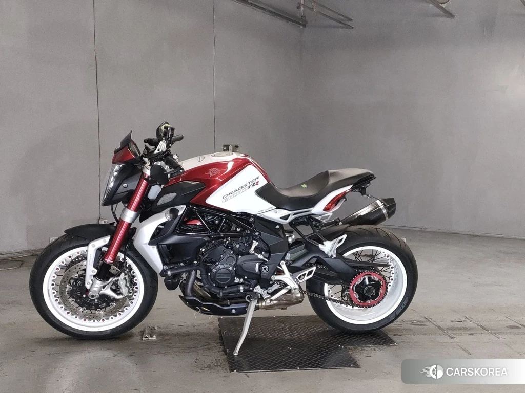 Проданный OTHER MV AGUSTA BRUTALE 800 DRAGSTER RR 2015 из Японии, фото 2