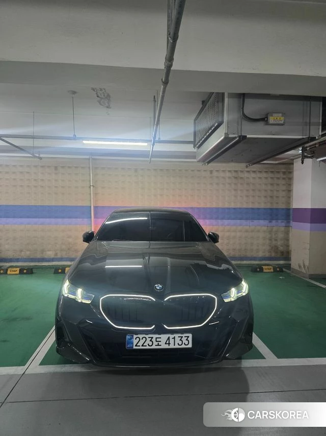 BMW 5 Series (G60) 2025 Серый из Кореи, фото 4