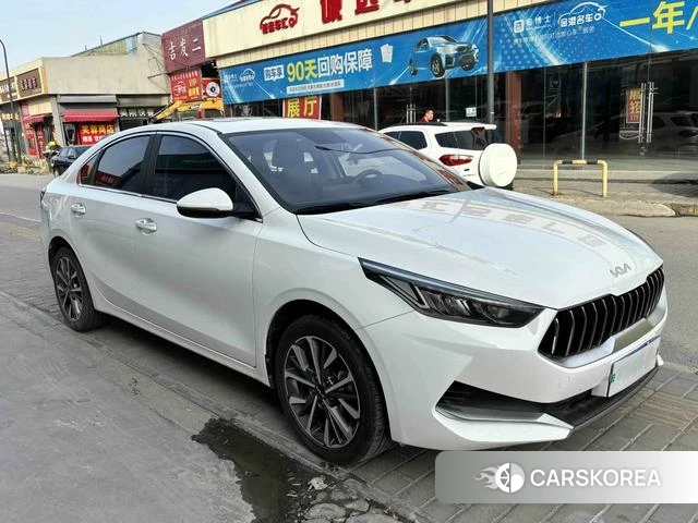 Kia K3 2023 Белый из Китая, фото 2