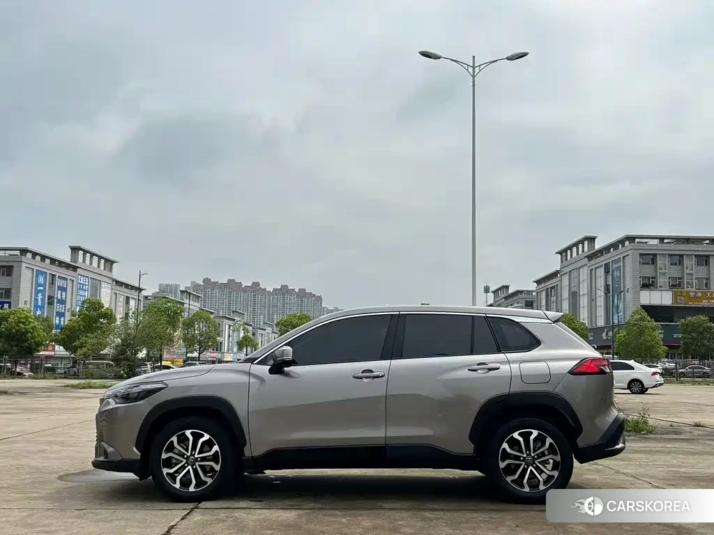 Toyota Frontlander 2023 Champagne/brown из Китая, фото 2
