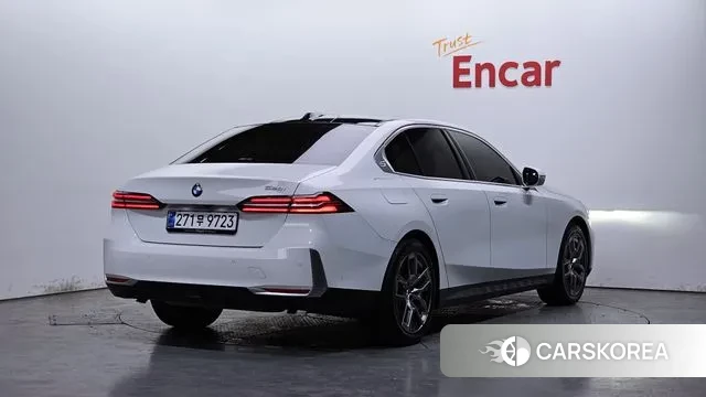 BMW 5 Series (G60) id 3575916 из Кореи 12