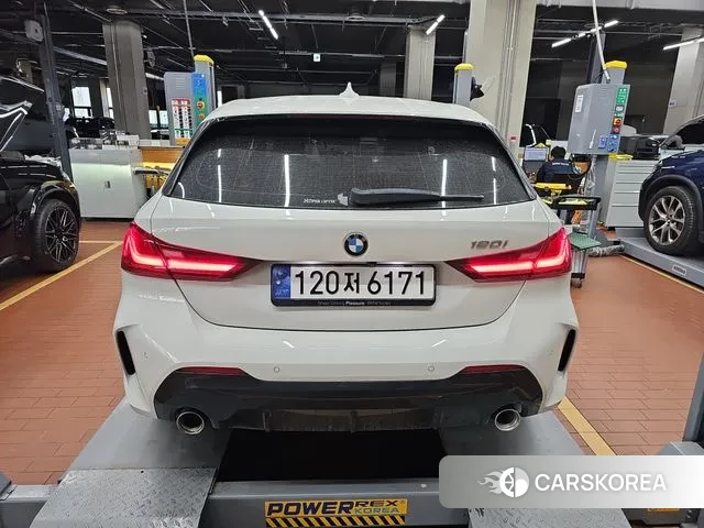 BMW 1 Series (F40) 2023 Белый из Кореи, фото 2