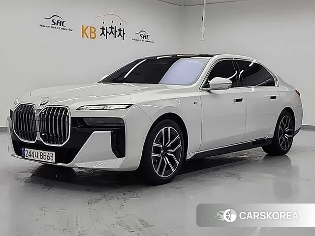BMW 7 Series (G70) 2023 Белый из Кореи, фото 2