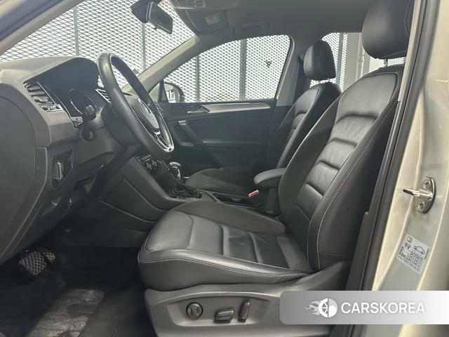 Volkswagen Tiguan L 2018 Шампань из Китая, фото 2