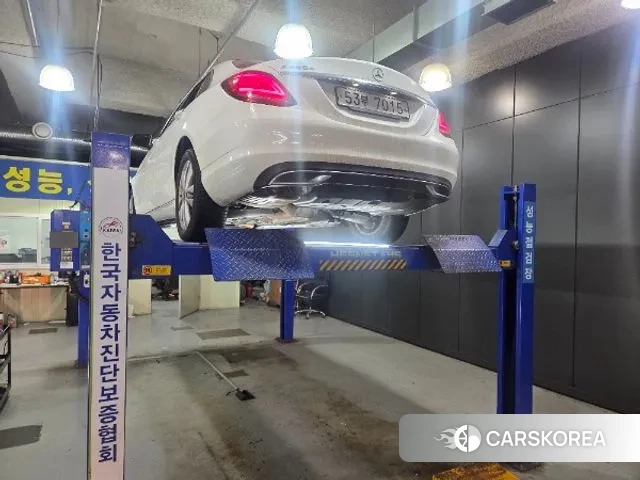 Mercedes-Benz C-Class W205 2019 Белый из Кореи, фото 2