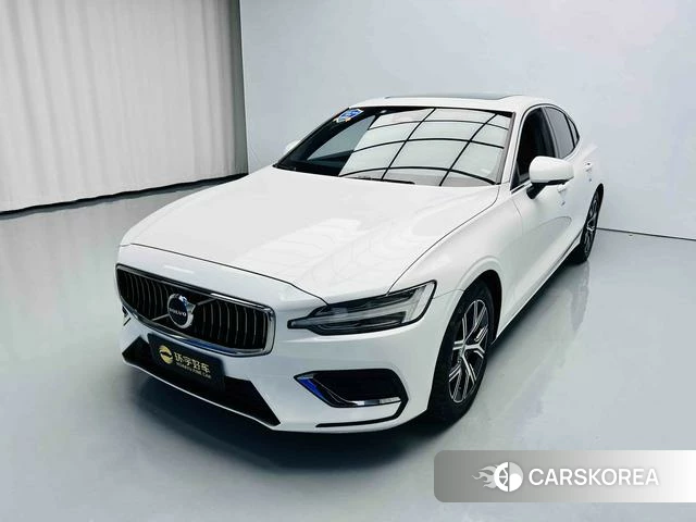 Volvo S60 2023 Белый из Китая, фото 2