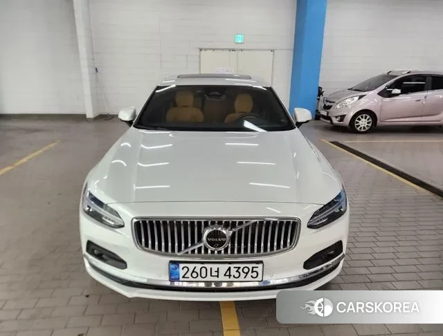 Volvo S90 2024 Белый из Кореи, фото 2