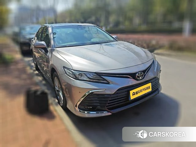 Toyota Camry 2022 Серебристо-серый из Китая, фото 2