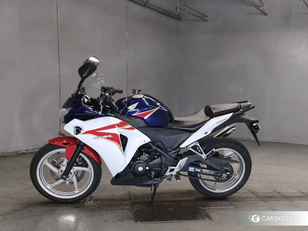 Проданный Honda CBR250R 2011 из Японии, фото 2
