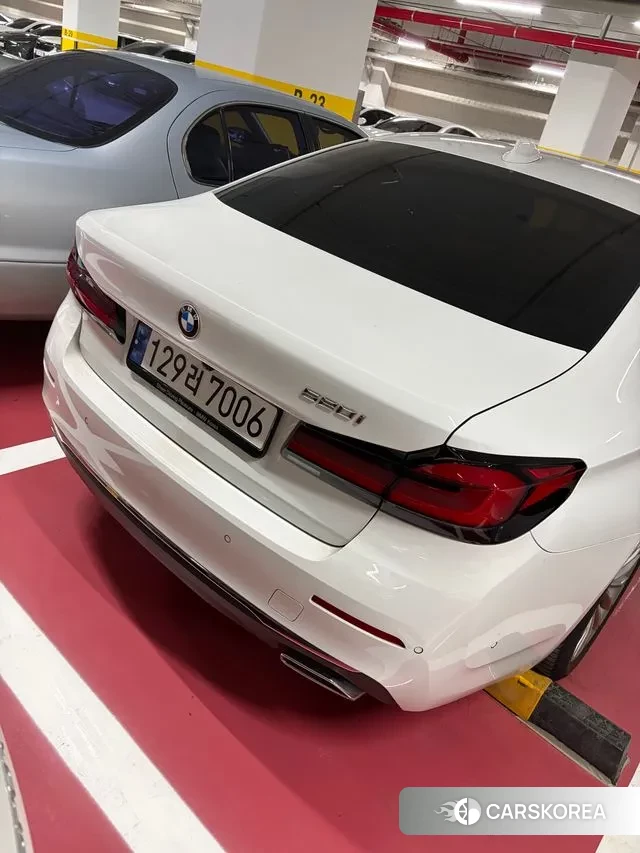 BMW 5 Series (G30) 2023 Белый из Кореи, фото 2