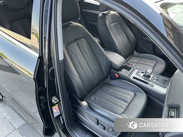 Audi Q5L 2021 Черный из Китая, фото 2