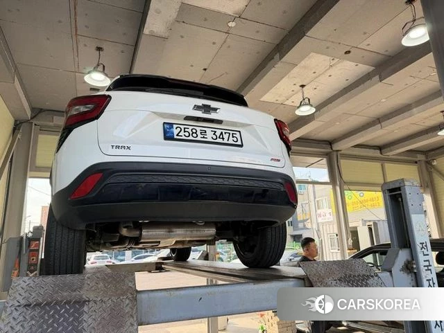 Chevrolet (GM Daewoo) Trax Crossover 2023 Белый из Кореи, фото 2