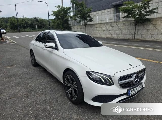 Mercedes-Benz E-Class W213 2018 Белый из Кореи, фото 2