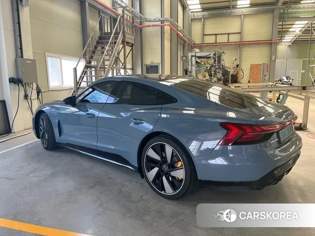 Audi e-Tron GT 2022 Небесно-голубой из Кореи, фото 2