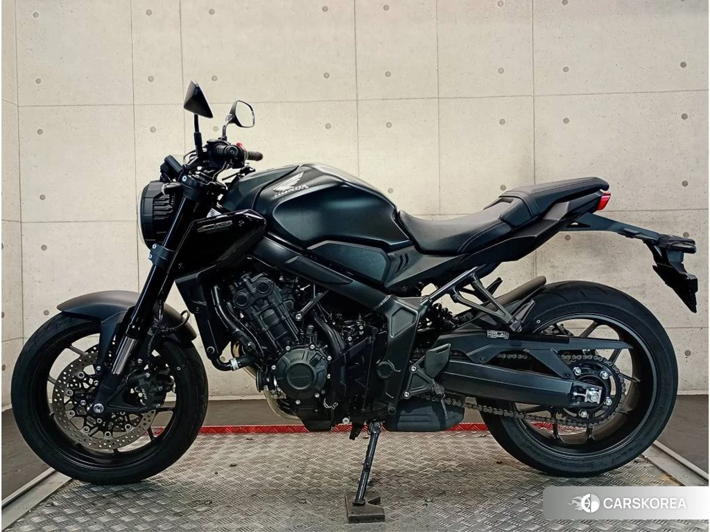 Проданный Honda CB650R 2023 из Японии