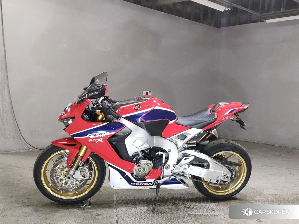 Проданный Honda CBR1000RR 2017 из Японии