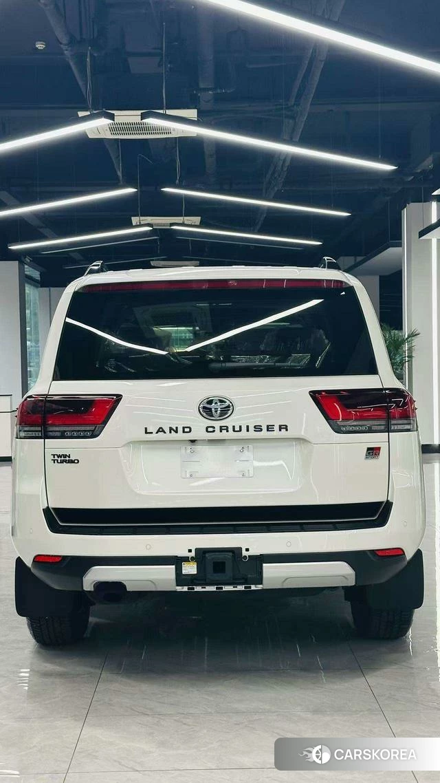 Toyota Land Cruiser (imported) 2024 Белый из Китая, фото 2