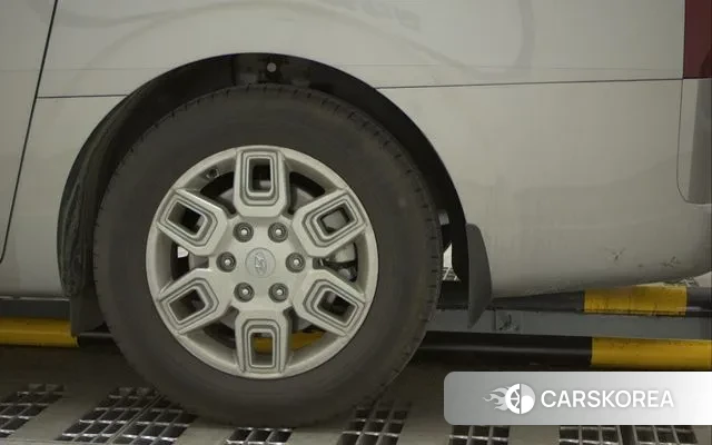 Hyundai Staria 2022 Серебристо-серый из Кореи, фото 2