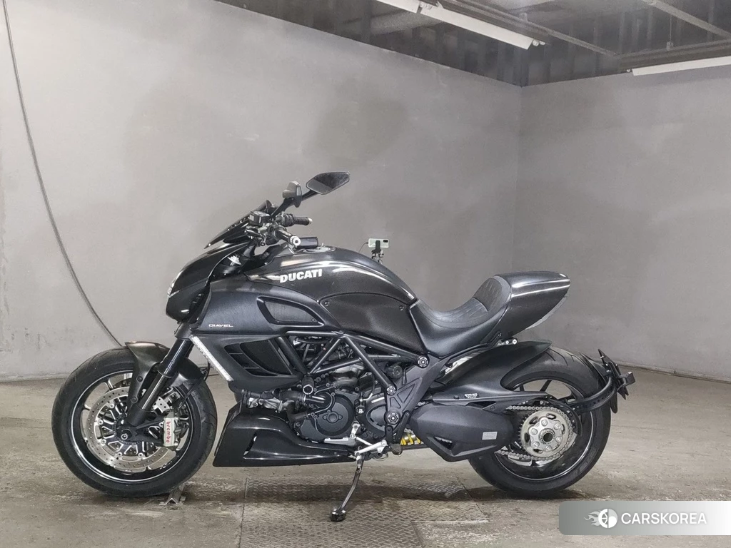 Проданный Ducati DIAVEL CARBON 2012 из Японии, фото 2