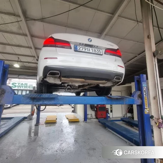 BMW 5 Series (G30) 2022 Белый из Кореи, фото 2