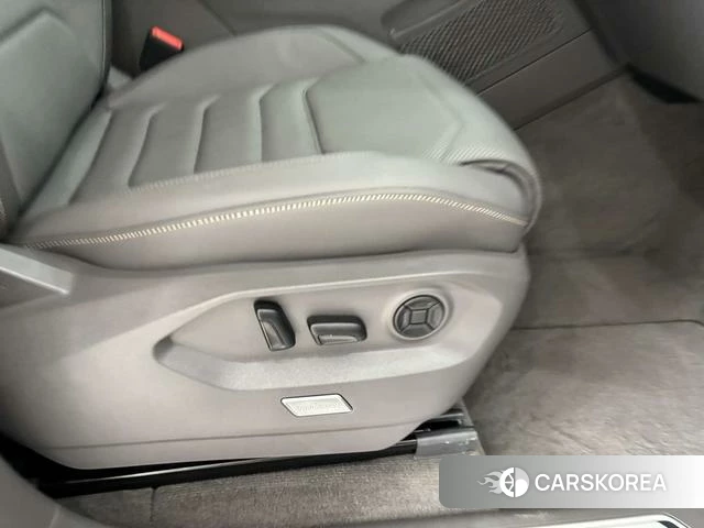 Volkswagen Touareg id 4299400 из Китая 12