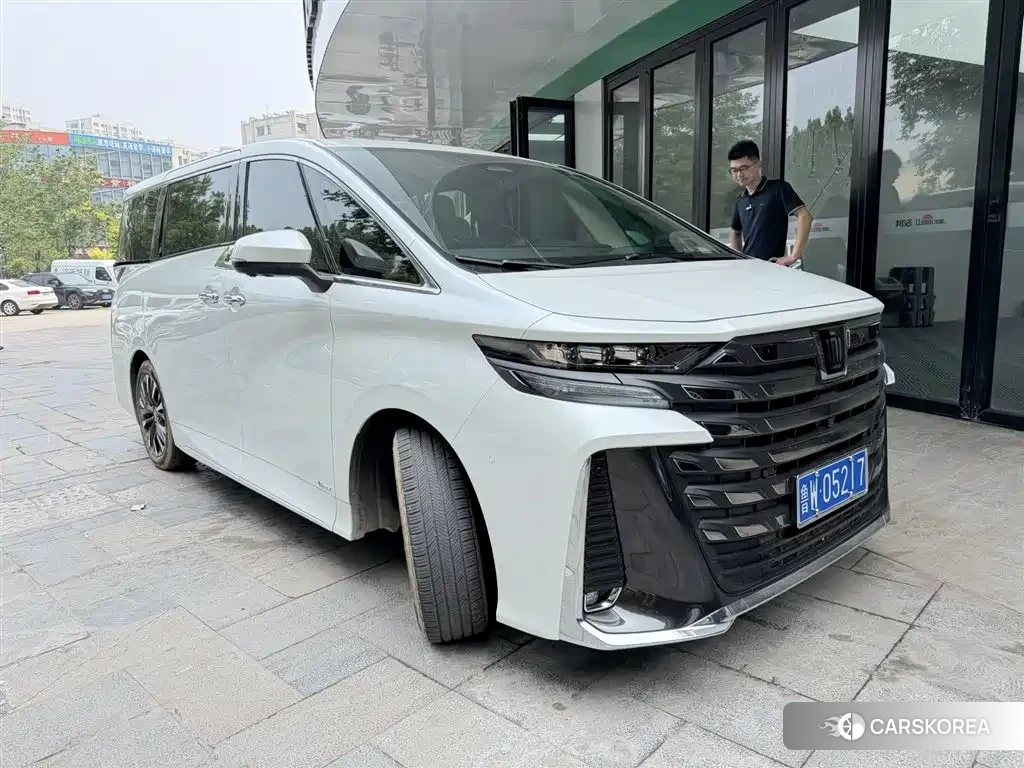 Toyota Vellfire 2024 Белый из Китая, фото 2