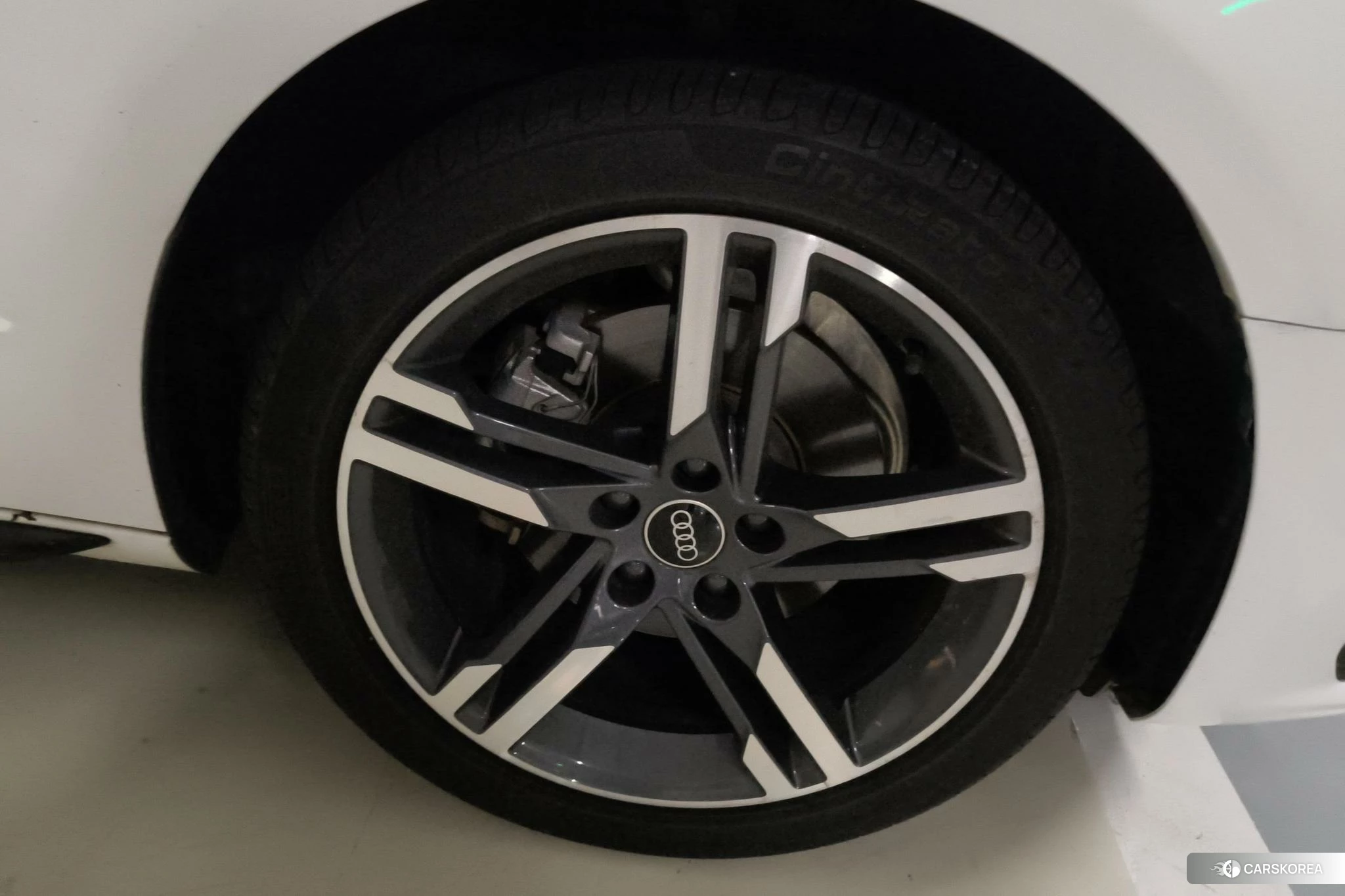 Audi A4L id 4473316 из Китая 9