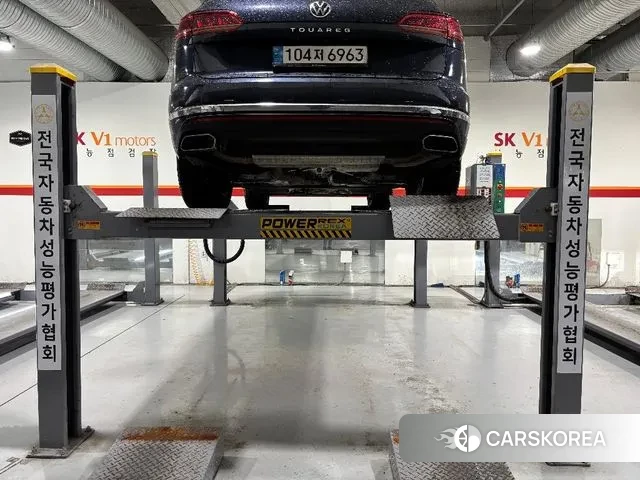 Volkswagen Touareg 3rd generation 2023 Синий из Кореи, фото 2